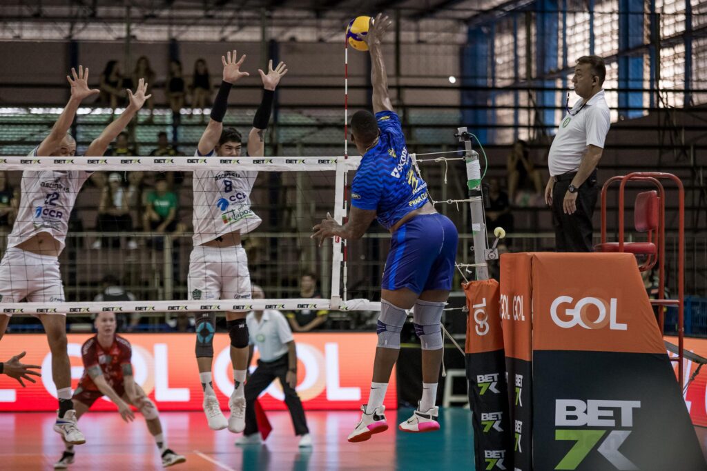 JOINVILLE VÔLEI É SUPERADO PELO ARAGUARI MAS SEGUE BEM COLOCADO NA