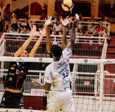 JOINVILLE VÔLEI GARANTE VAGA NAS SEMIFINAIS DA SUPERLIGA B COM JOGO EM CASA