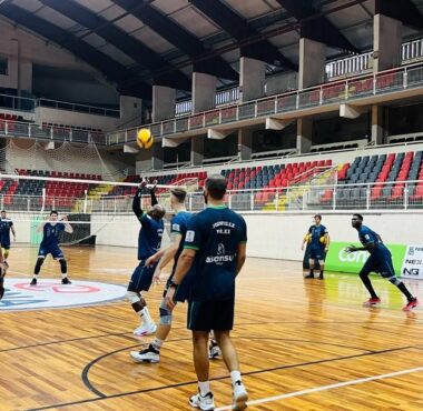 Joinville Vôlei tem confronto direto neste sábado por vaga nas semifinais da Superliga B