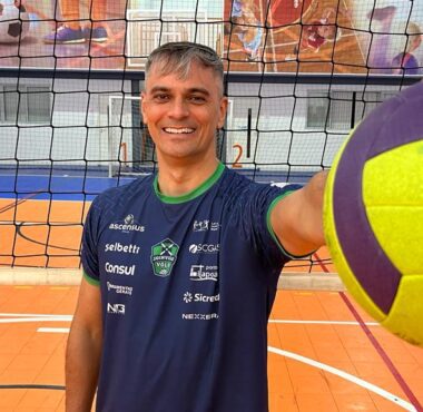 AOS 41 ANOS, LEVANTADOR EVANDRO ANUNCIA APOSENTADORIA E FOCA EM NOVOS PROJETOS NO JOINVILLE VÔLEI