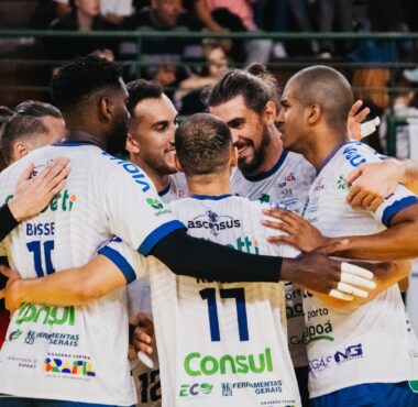 EM NOITE INSPIRADA, JOINVILLE VÔLEI VENCE MORRO DA FUMAÇA POR 3 A 0 NO GINÁSIO DA UNIVILLE