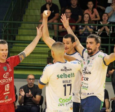 JOINVILLE VÔLEI VENCE CAMPOS NOVOS POR 3 SETS A 0 E MANTÉM INVENCIBILIDADE NO CATARINENSE