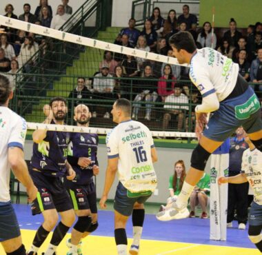 JOINVILLE VÔLEI VENCE CAMPOS NOVOS E ESTÁ NA DECISÃO DO CAMPEONATO CATARINENSE