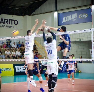 JOINVILLE VÔLEI VENCE MONTE CARMELO E CONQUISTA PRIMEIRO TRIUNFO NA SUPERLIGA