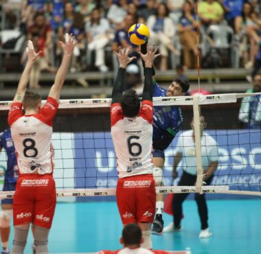 EM CLÁSSICO REGIONAL, JOINVILLE VÔLEI VENCE BLUMENAU POR 3 A 0 NO CENTREVENTOS