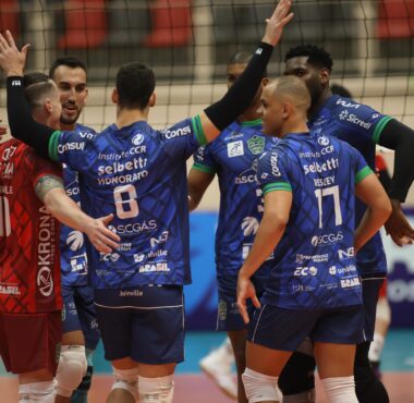 JOINVILLE VÔLEI ENFRENTA SESI BAURU NESTE DOMINGO NO CENTREVENTOS