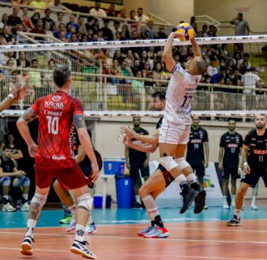 JOINVILLE VÔLEI ENFRENTA MONTE CARMELO NESTE SÁBADO NO CENTREVENTOS
