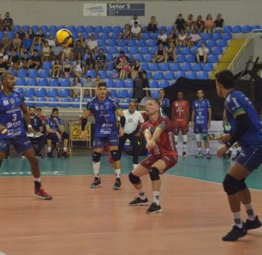 JOINVILLE VÔLEI FAZ 3 A 0 EM BLUMENAU E SE REABILITA NA SUPERLIGA