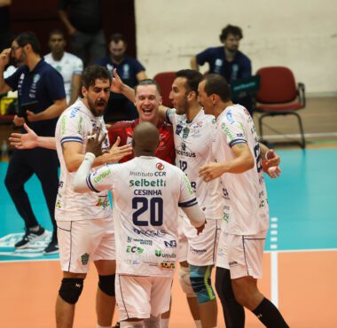 JOINVILLE VÔLEI ENCARA O LÍDER SÃO JOSÉ NESTA 2ª-FEIRA NO CENTREVENTOS
