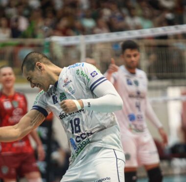 JOINVILLE ENFRENTA O VÔLEI RENATA NESTA 2ª-FEIRA DE OLHO NA VAGA PARA OS PLAYOFFS