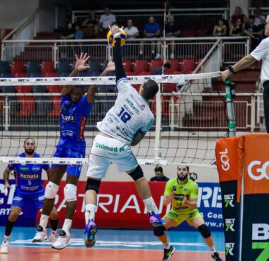 JOINVILLE VÔLEI É SUPERADO EM CASA PELO VÔLEI RENATA POR 3 SETS A 2