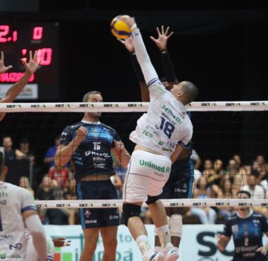 JOINVILLE VÔLEI VENCE SUZANO E REASSUME O 5º LUGAR NA SUPERLIGA