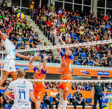 Em noite histórica, Joinville Vôlei vence São José e avança para as semifinais da Superliga