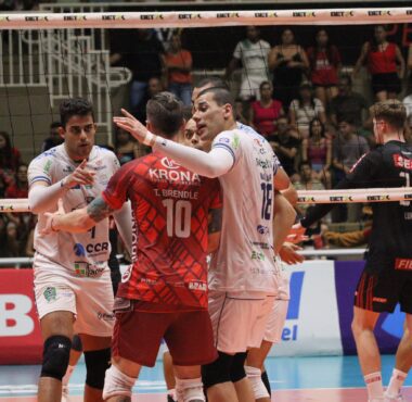 JOINVILLE VÔLEI É SUPERADO NO 1º JOGO DA SEMIFINAL DA SUPERLIGA PELO SESI BAURU