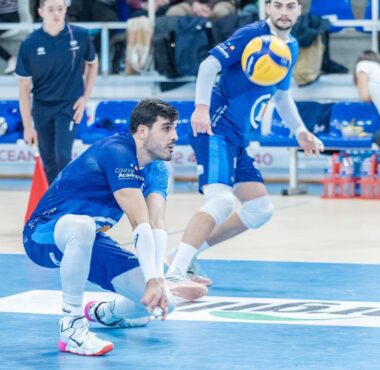 Ponteiro Hugo acerta com o Joinville Vôlei e retorna ao Brasil após 4 temporadas