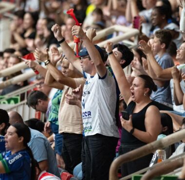 Joinville Vôlei enfrenta o Vôlei Renata neste domingo por vaga na semifinal da Superliga