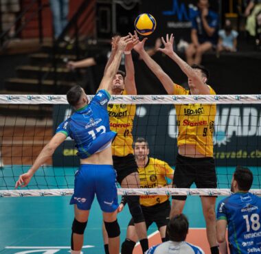 Joinville Vôlei vence Guarulhos por 3 sets a 0 e sobe para o 7º lugar na Superliga
