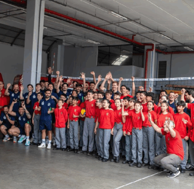 EM DIA DE VISITA ESPECIAL, JOINVILLE VÔLEI CONHECE PROGRAMA BOMBEIROS MIRINS