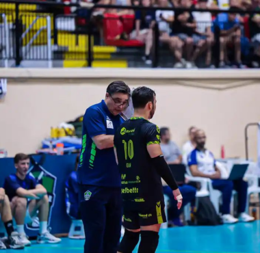 Joinville Vôlei enfrenta Praia Clube em busca da reabilitação na Superliga