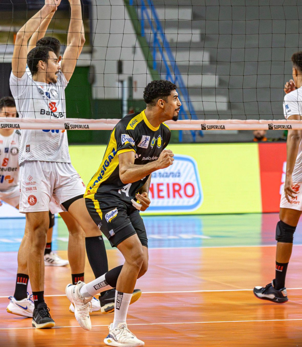 Joinville Vôlei acerta com o central Abrhaão, revelado pelo Praia Clube